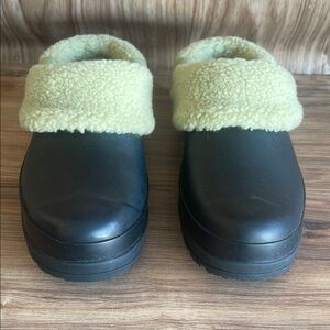 New without box Hunter Play Sherpa Insulated Clog Black Green Women’s Size 5 US